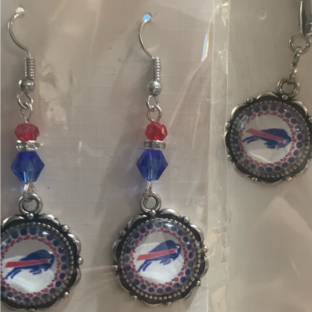 Super cute Buffalo Bills earring set and zipper pull package